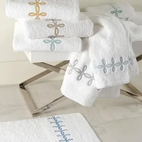 Gordian Knot Bath Sheet